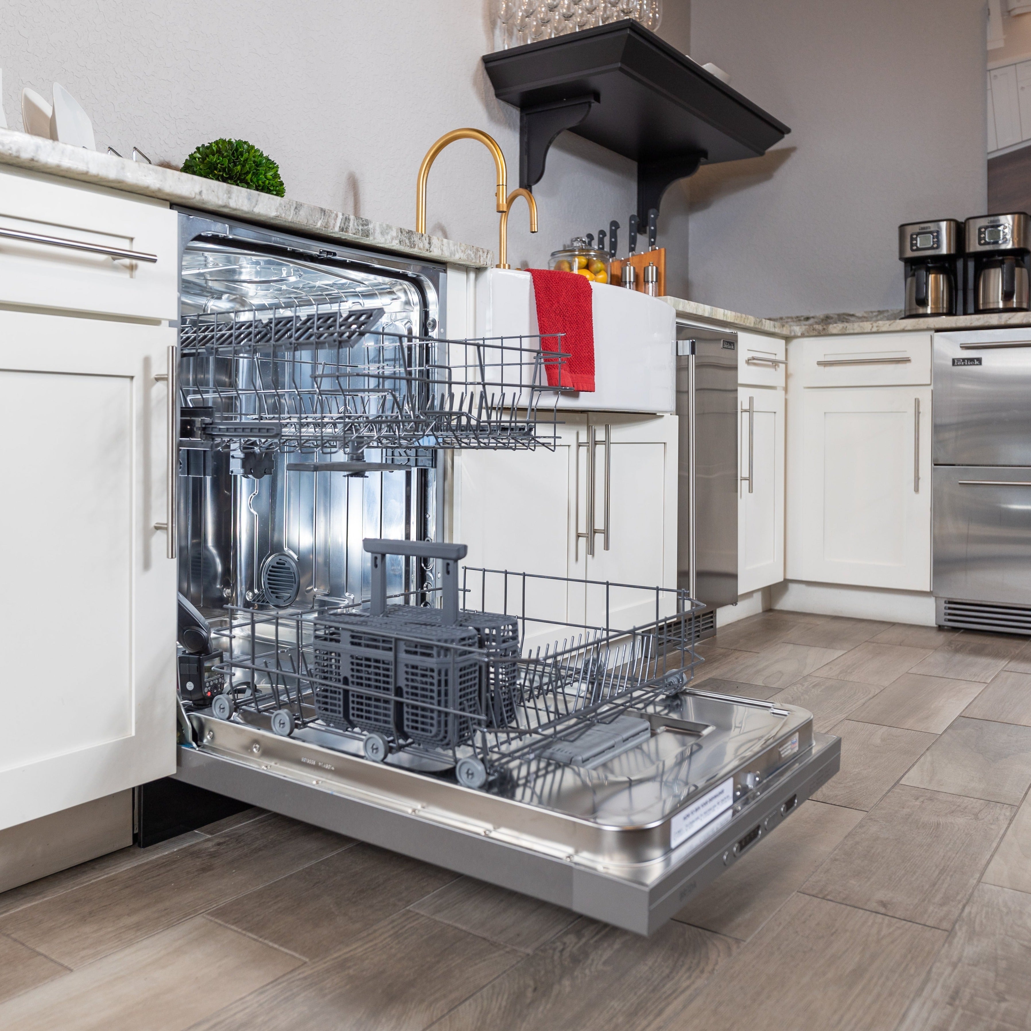 BREDA 24 in. ADA Compliant Dishwasher with Pocket Handle in Stainless Steel (LUDWA30155)