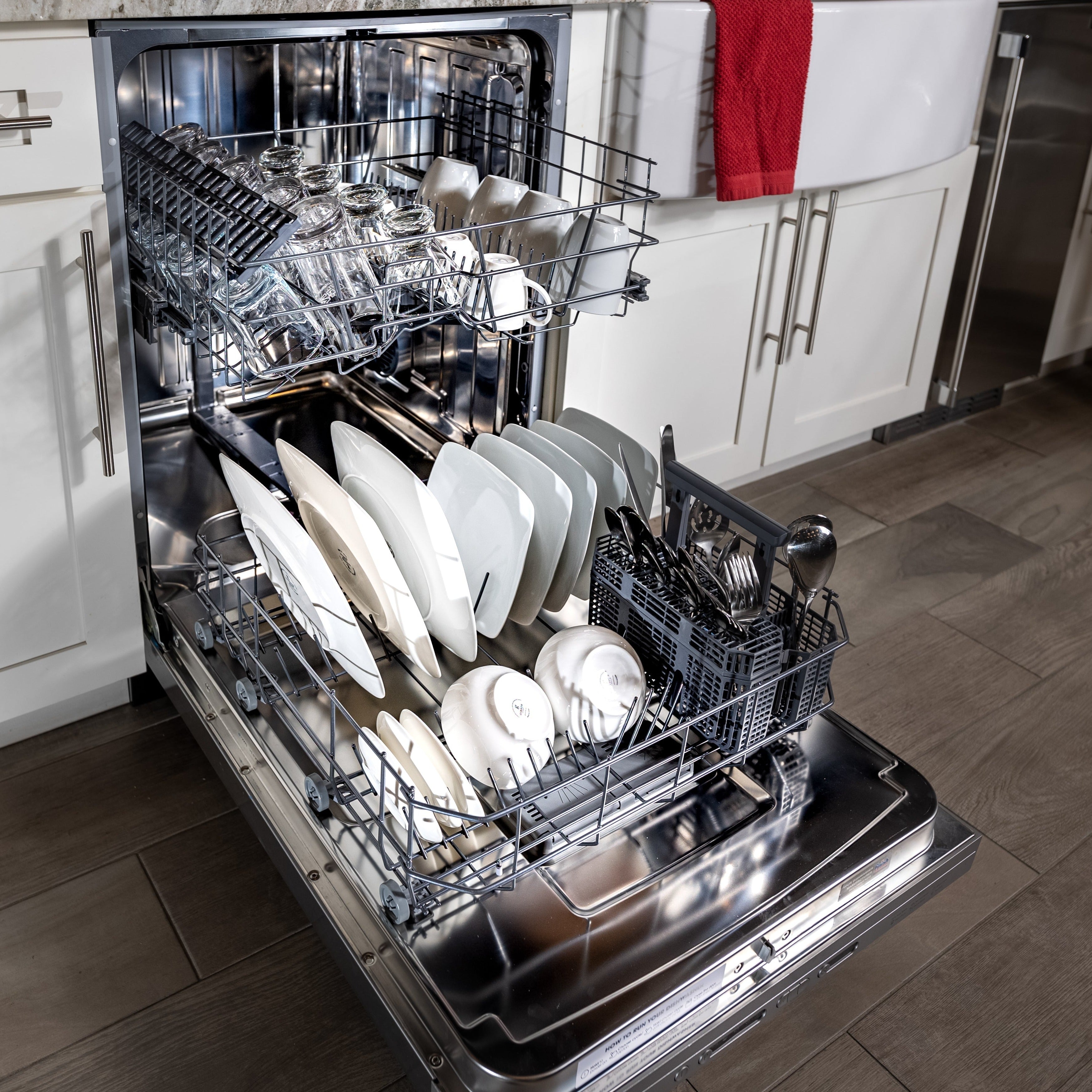 BREDA 24 in. ADA Compliant Dishwasher with Pocket Handle in Stainless Steel (LUDWA30155)